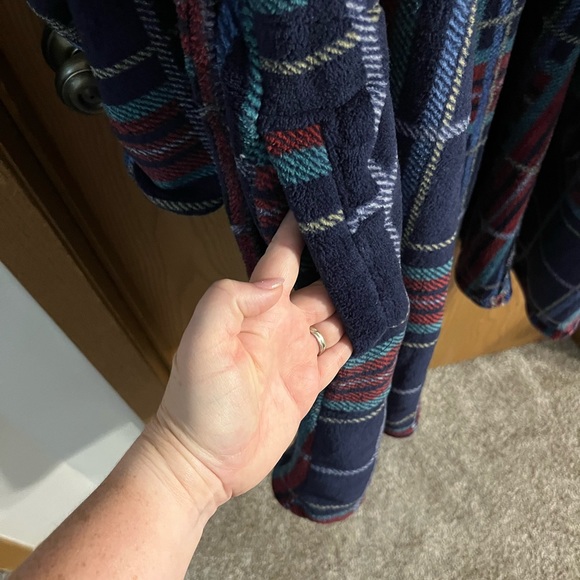 Vera Bradley Women’s Plush Fleece Robe - Picture 7 of 8